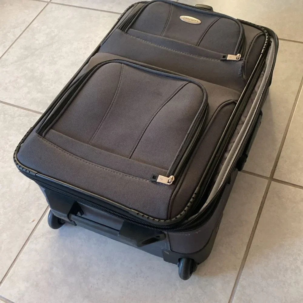 Samsonite Grey Softshell Rolling Upright Suitcase Telescoping Handle Luggage